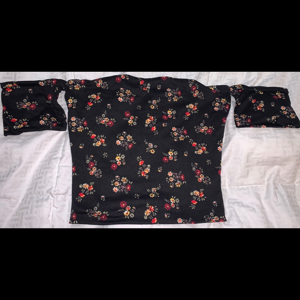 Laura’s Boutique 💋 Off The Shoulder Top